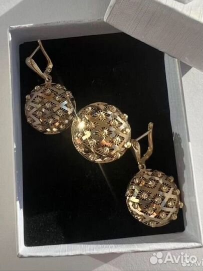 Золотые серьги и кольцо