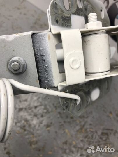 Петля крышки багажника Audi A4 B8 cala 2008