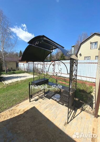 Мангал с крышей