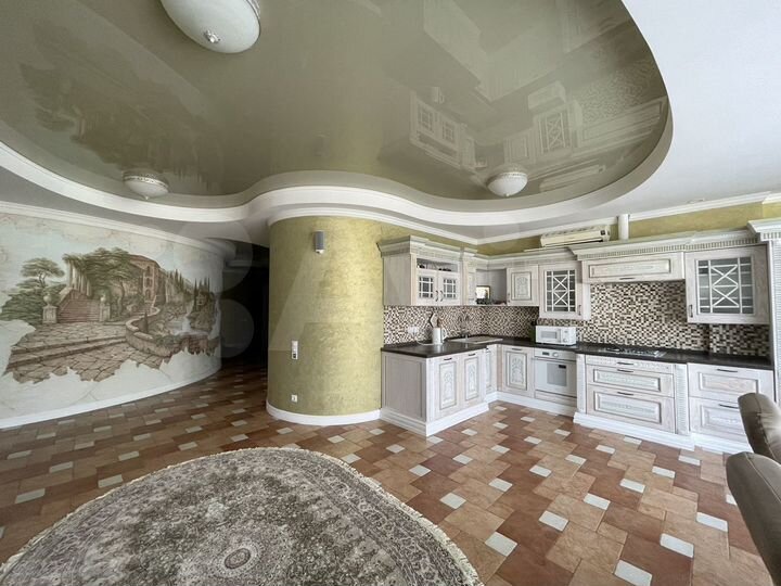 3-к. квартира, 125 м², 2/4 эт.