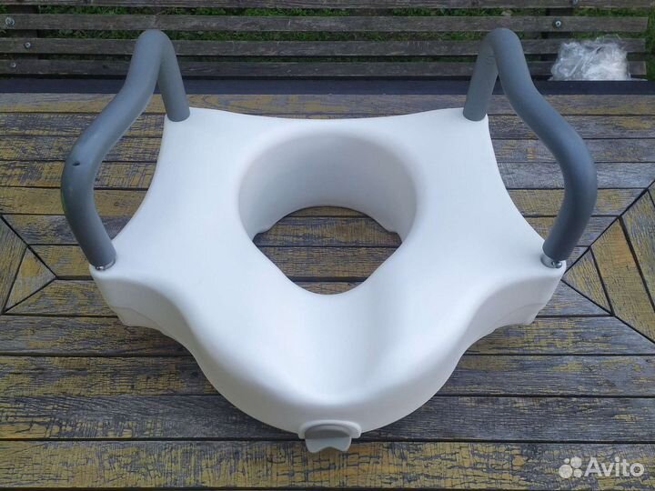 Насадка на унитаз для инвалидов