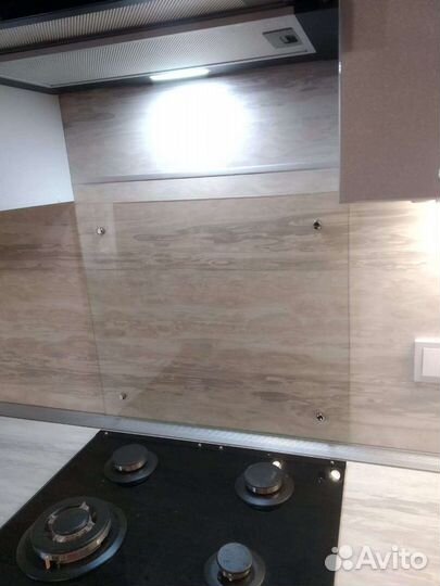 Кухонный фартук из стекла закаленного