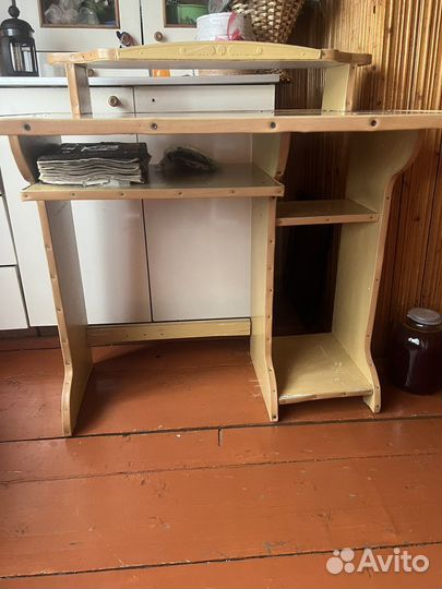 Письменный стол