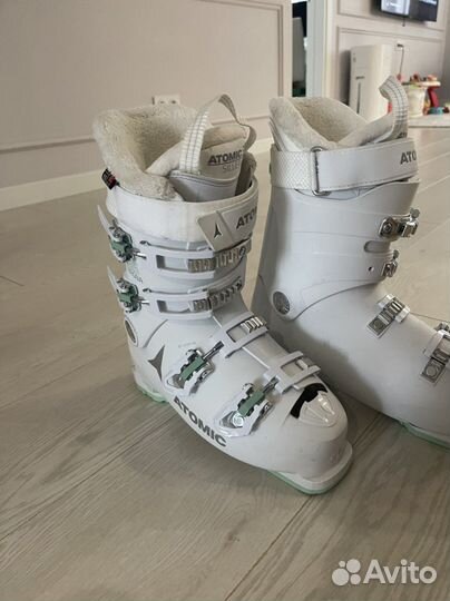 Горнолыжные ботинки atomic