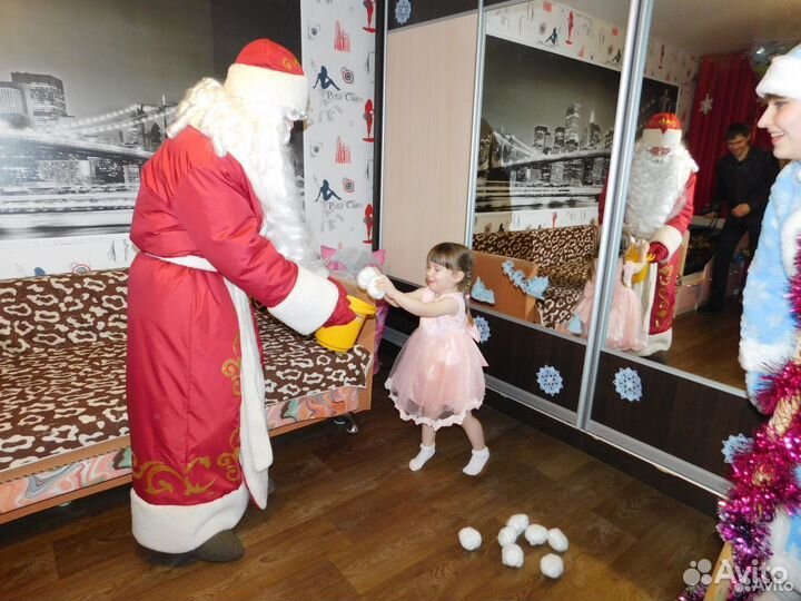 Поздравление Белый Мишка, ростовые куклы. Панда