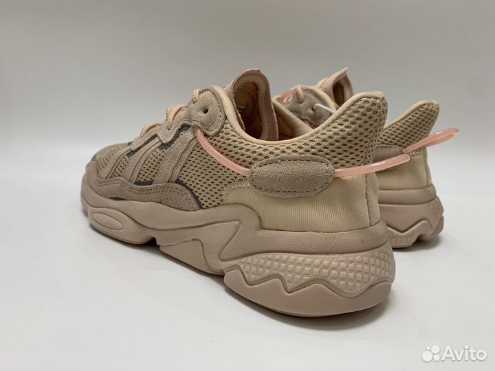 Кроссовки женски Adidas Ozweego