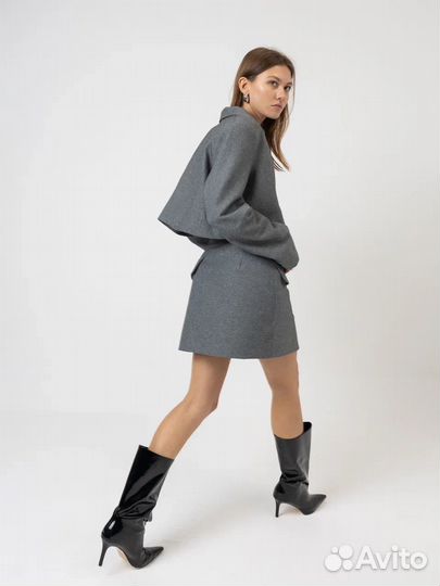 Костюм с юбкой
