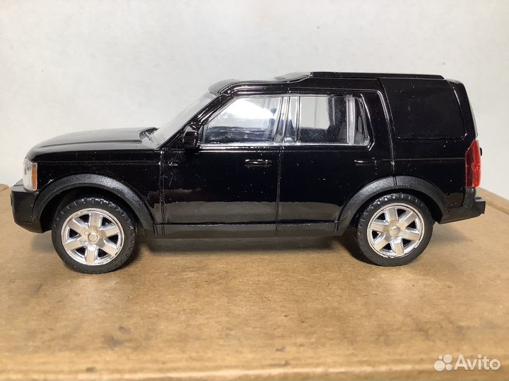 Модель автомобиля Land Rover Discovery 3 1:43