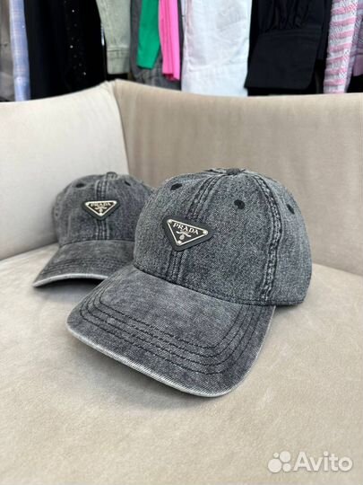 Бейсболка prada