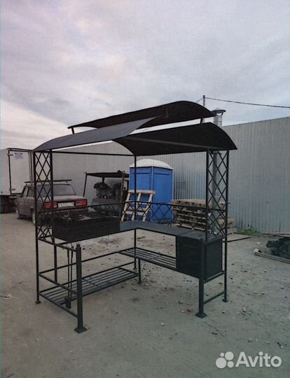 Мангал с крышей