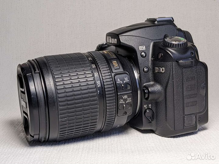 Nikon D90 с объективом 18-105