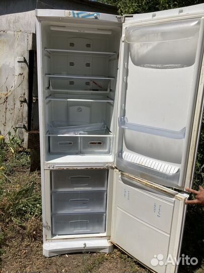 Холодильник Indesit