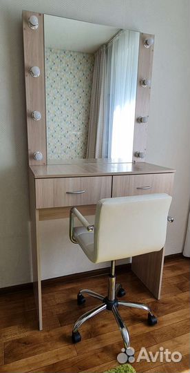 Продам гримерный стол б/у