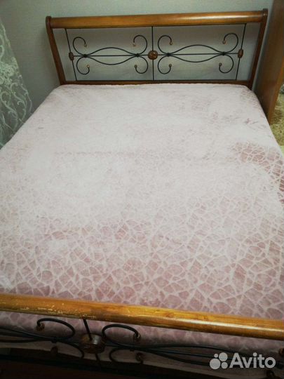 Кровать двуспальная