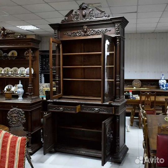 Антикварный буфет в стиле ренессанс
