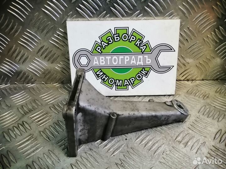 Кронштейн двигателя правый BMW 3 E30 1986г M20 B25