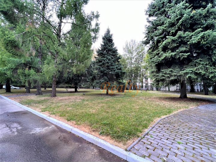 Здание 5660 кв.м. с парковкой на 80 авто