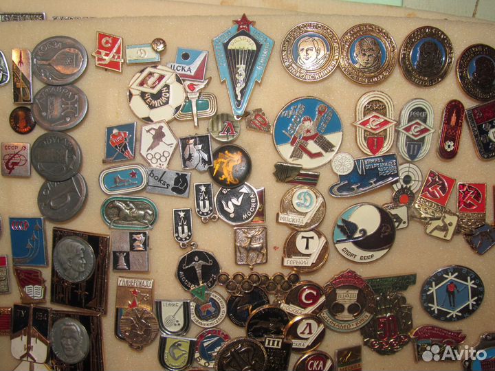 Коллекция советских и иностранных значков