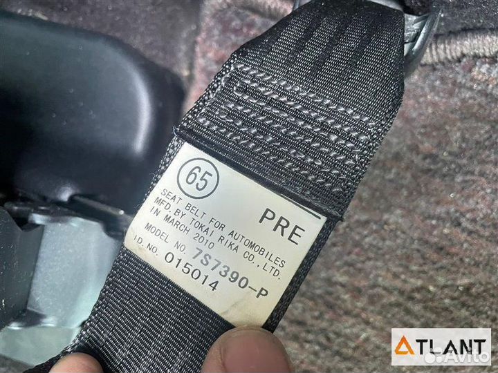 Уплотнительная резинка дверей передний левый toyot