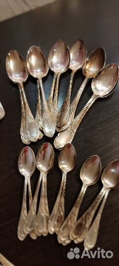 Столовые посеребренные предметы на 12 персон
