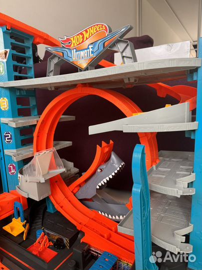 Трек Hot Wheels City HW Ultimate Garage