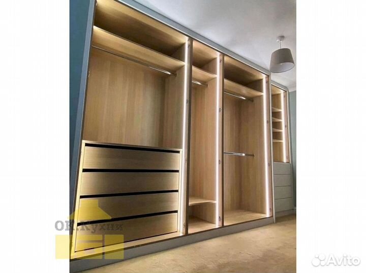 Зеркальный шкаф