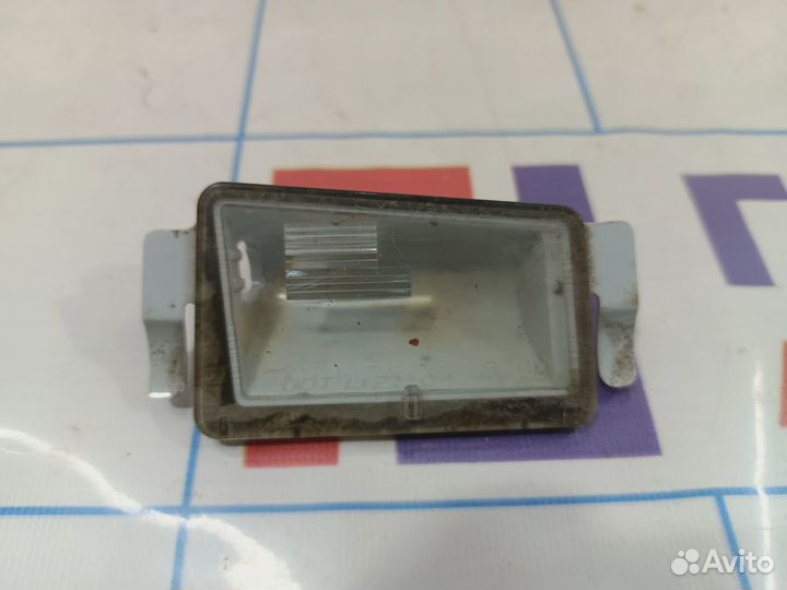 Фонарь подсветки номера правый Cadillac SRX