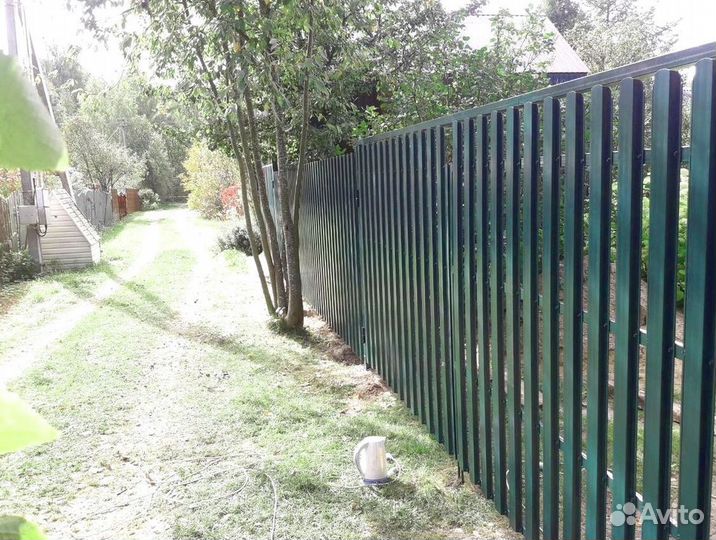 Заборы из евроштакетника под ключ новые
