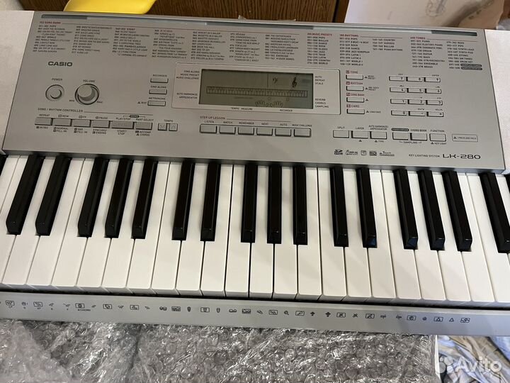 Стнтезатор Casio LK-280