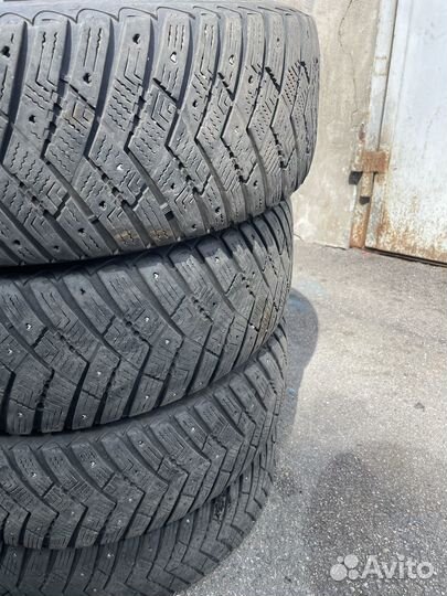 Goodyear UltraGrip Ice Arctic SUV 215/60 R17 100T