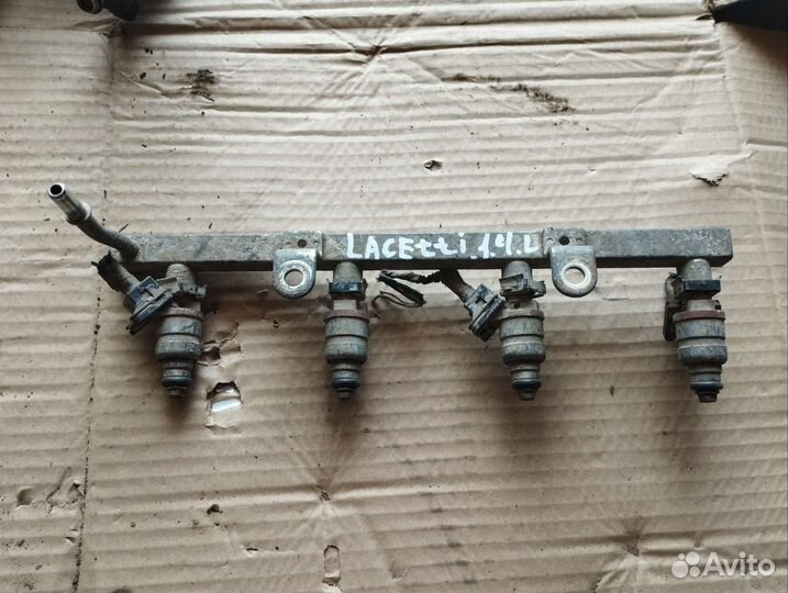 Топливная рампа с форсунками Chevrolet Lacetti 1.4