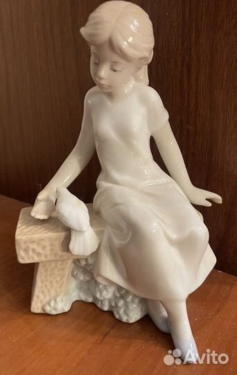 Девочка с голубем