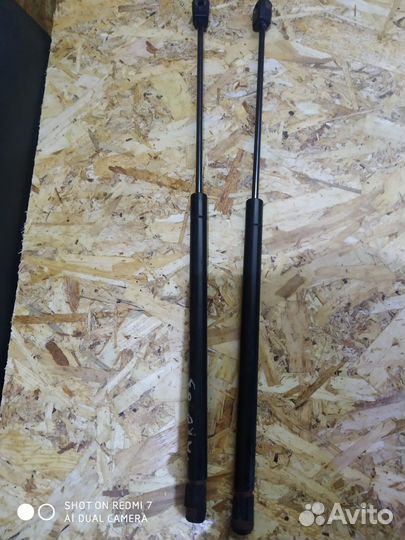 Амортизаторы стекла багажника Escalade, Tahoe, 840