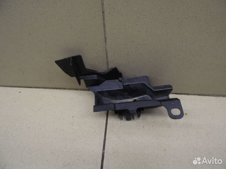 Кронштейн (сопут. товар) Fortuner 2015