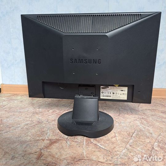 Монитор Samsung