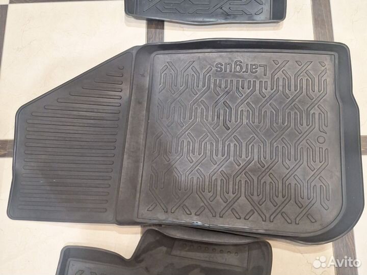 Автомобильные коврики largus