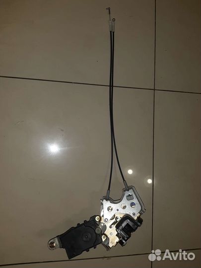 Продам замок двери для Субару