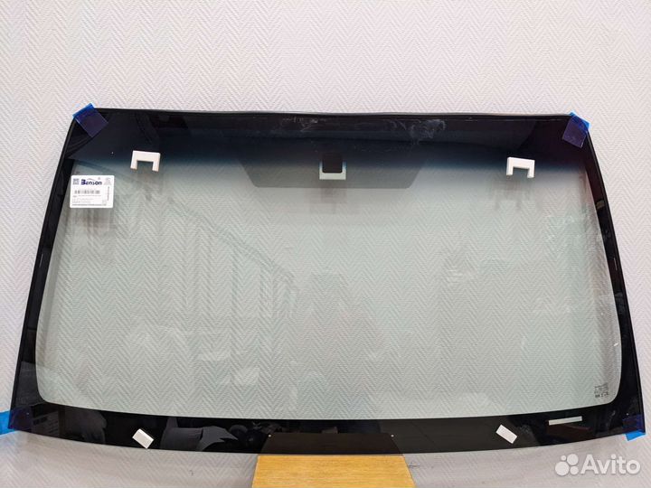 Стекло лобовое toyota hilux 05-15 с молдингом