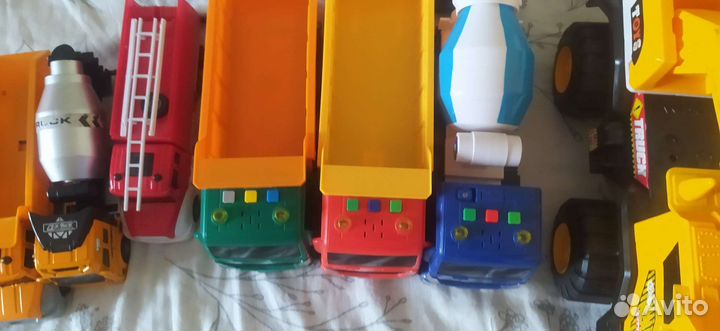 Трактор с прицепом, машинки