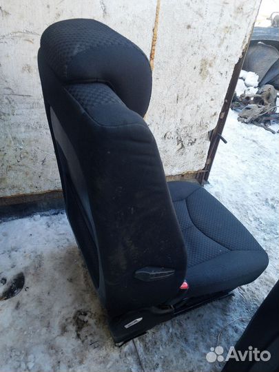 Сиденья передние Ssang Yong Kyron