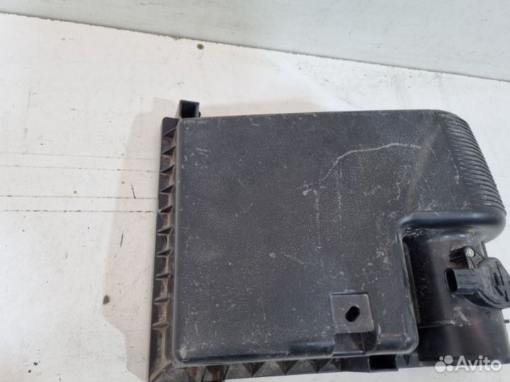 Крышка воздушного фильтра передняя Toyota Hilux 9