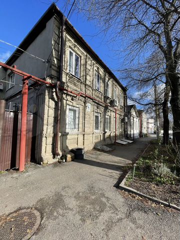 Доля в 4-к. квартире, 63 м², 2/2 эт.