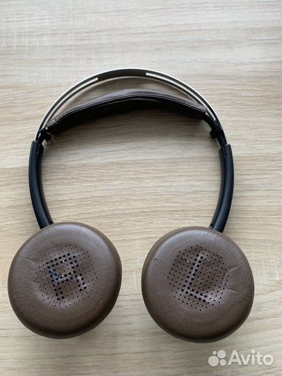 Беспроводные наушники plantronics backbeat sence