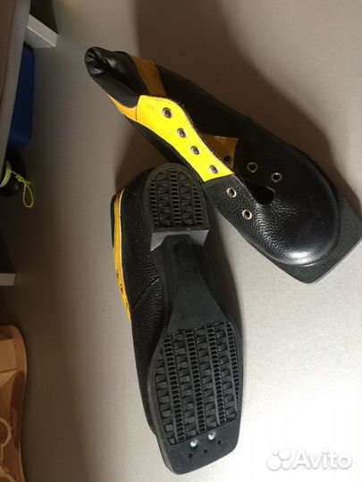 Лыжные ботинки