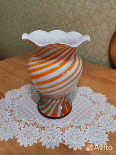 Ваза - двухслойное молочное стекло СССР