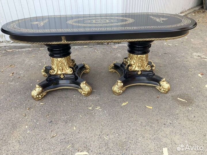 Стол и стулья