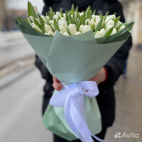 Букет белых тюльпанов 101 шт. к 8 марта в Москве