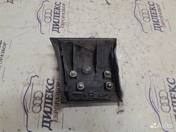 Накладка переднего крыла правого Audi Q7 2005