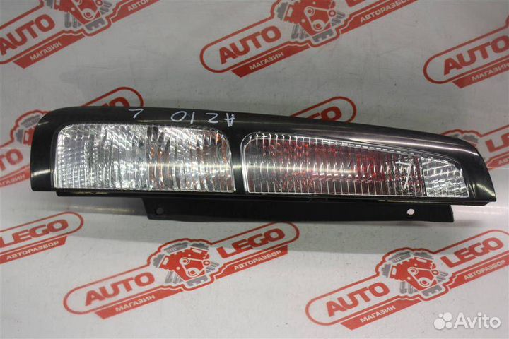 Фонарь задний левый Nissan Cube (1998 - 2003)