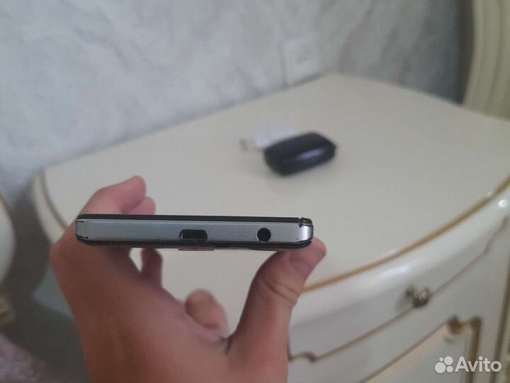 Телефон Lenova